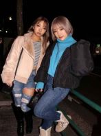 ギャル2人を条件付きでホテルに連れ込んで3Pセックス